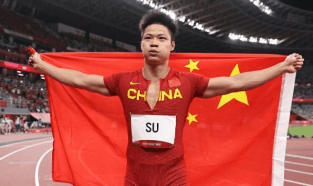 小情侣高清国产在线播放